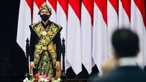 Jokowi Mengenakan Pakaian Adat Sabu Saat Sidang Tahunan 2020