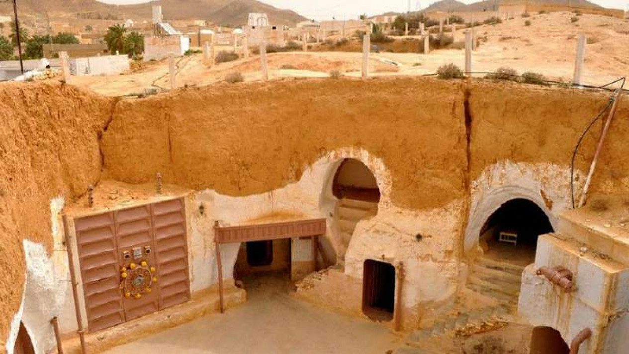 Tampak rumah bawa tanah di Suku Matmata di Tunisia, Afrika Utara/ Sumber amusingplanet
