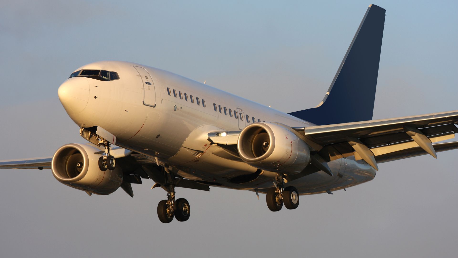 Benda yang tidak boleh dibawa saat naik pesawat/ foto eastjourneymagz.com